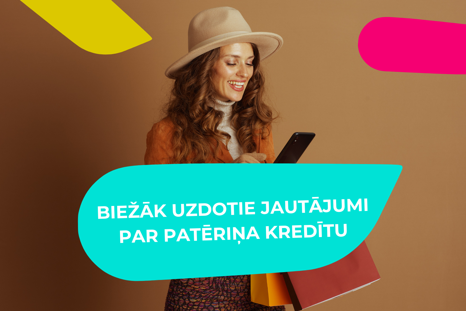 Sieviete ar viedtālruni, kas ilustrē biežāk uzdotos jautājumus par patēriņa kredītu.